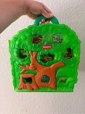 Fisher-Price little people cary on. Case only
